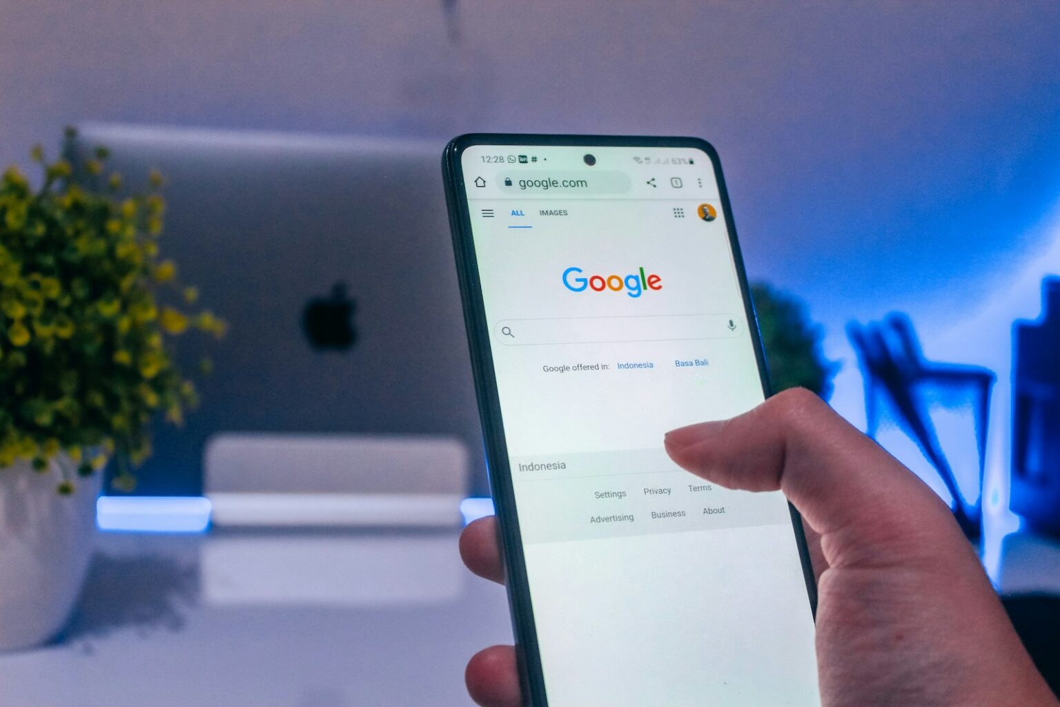 ‘Dr Google’ Sees 480M Health Searches from British Women in 2025